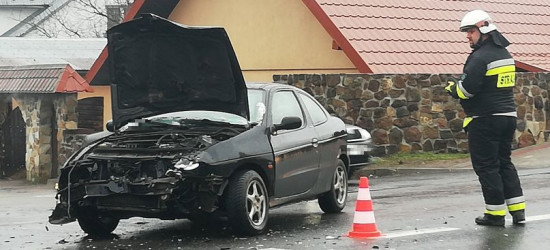 AKTUALIZACJA: Dwa pojazdy rozbite po zderzeniu w Zagórzu (ZDJĘCIA)