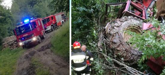 Wypadek w lesie. Poszkodowani trafili do szpitali w Sanoku, Krośnie i Lesku. Ich obrażenia są poważne (FOTO)
