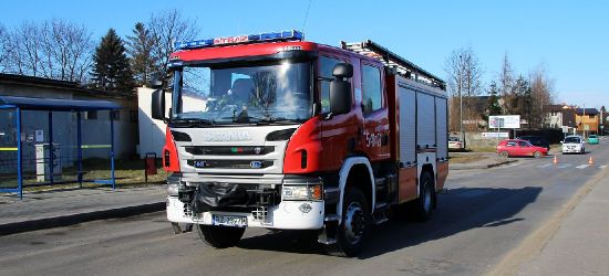 KRONIKA STRAŻACKA: Pożar samochodu, ogień na poddaszu i dymiące łąki