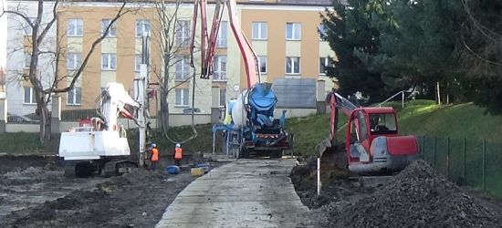 Ruszyła budowa Centrum Symulacji Medycznej. Na początek palowanie (FOTO)