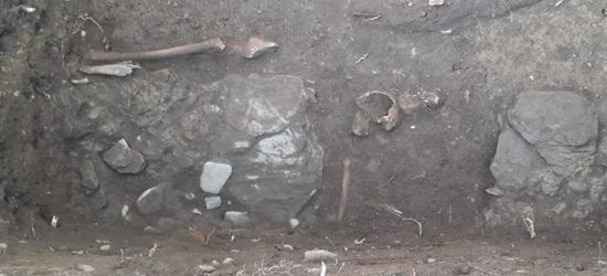 SANOK: Archeolodzy odkryli cmentarz i fragmenty miejskiego muru! (ZDJĘCIA)