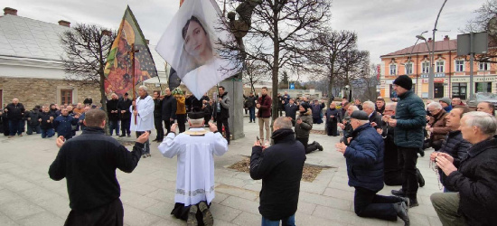 To już tradycja. Męski Różaniec przeszedł ulicami Sanoka (VIDEO, FOTO)