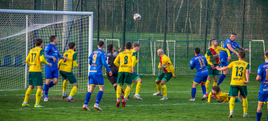 PIŁKA NOŻNA: Szalony mecz w Kolbuszowej. Ekoball Stal z porażką na inaugurację (ZDJĘCIA)