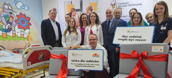 SANOK: Do szpitala trafiły łóżka dla rodziców małych pacjentów (ZDJĘCIA)