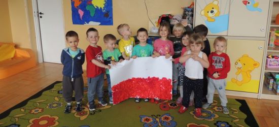 Mali patrioci z Pakoszówki. Piękne świętowanie! (VIDEO, FOTO)