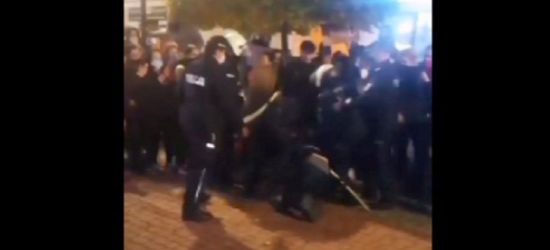 SANOK: Przepychanki pod siedzibą SLD. Mamy nagranie (VIDEO)