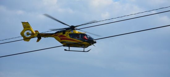 Traktorzysta wjechał do rowu i uderzył w drzewo