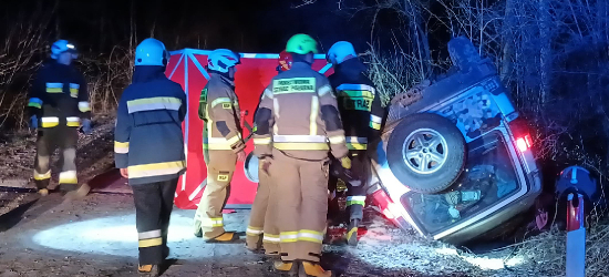 Tragiczny wypadek w Bieszczadach. Auto dachowało, jedna osoba nie żyje