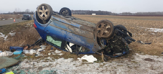 PODKARPACIE: Sięgała po torebkę i straciła panowanie nad pojazdem (FOTO)