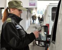 GRANICA: Przewoźnicy zaniedbują odpowiedzialność za cudzoziemców w transporcie międzynarodowym