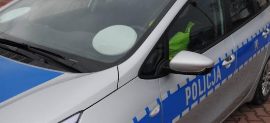 Chciała pomóc. Nagle do domu wtargnęli złodzieje…