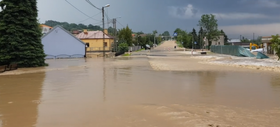 Nawałnica w okolicach Jasła i Krosna. Zalane ulice, podtopienia! (VIDEO)