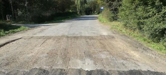 INTERWENCJA: „Nowa droga ze 100-metrową dziurą? To absurd!” (FOTO)