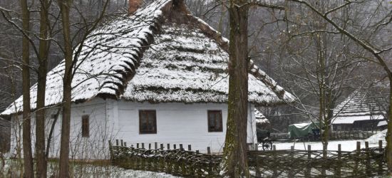 Spadł śnieg. Skansen w „białej szacie” (ZDJĘCIA)