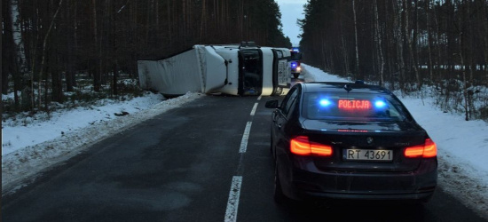 PODKARPACIE: Zablokował drogę na kilka godzin. Wjechał do rowu i był pijany