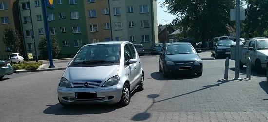 PARKOWANIE PO SANOCKU: Parkingi przy marketach, to ogromny problem (ZDJĘCIA)