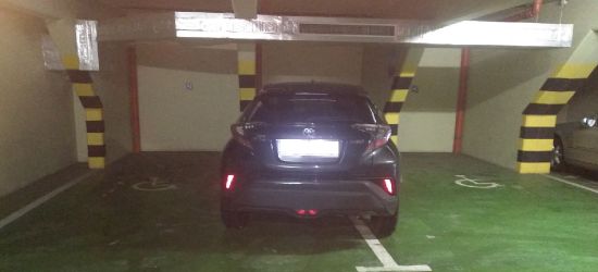 PARKOWANIE PO SANOCKU: Miejsca dla niepełnosprawnych na parkingu wielopoziomowym (FOTO)