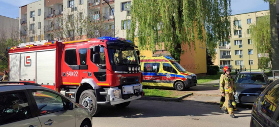 SANOK: Interwencja służb w bloku przy ul. Armii Krajowej. Szybka reakcja zapobiegła nieszczęściu (ZDJĘCIA)