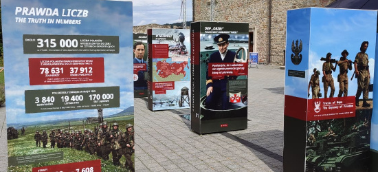 SANOK: Wystawa na dziedzińcu Zamku (FOTO)