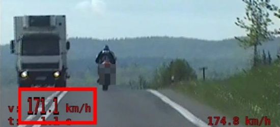 SANOK. 2100 zł mandatu i 31 punktów karnych dla 24-letniego motocyklisty! (VIDEO)