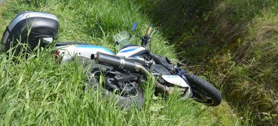 REGION: Wypadek jednośladem. Kobieta w szpitalu (ZDJĘCIA)
