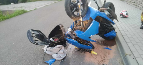 Oślepiło go słońce. 16-latek wjechał motorowerem w BMW (ZDJĘCIA)