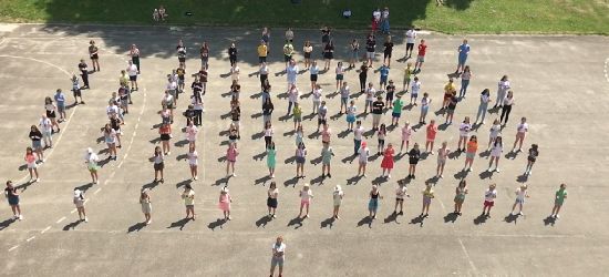 SANOK. „Dwójka” włączyła się w Jerusalema Dance Challenge! Zobacz VIDEO