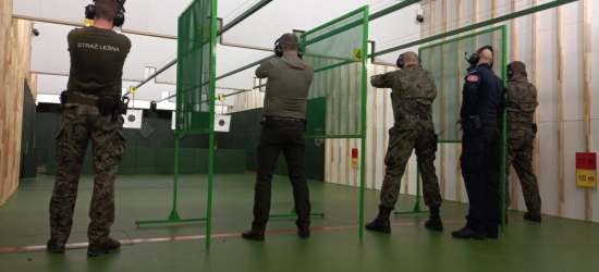 Policjanci szkolą strażników leśnych (ZDJĘCIA)