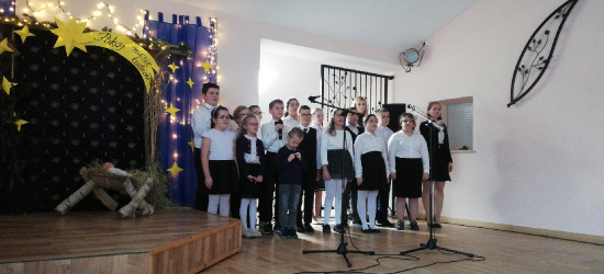 Jasełka uczniów Szkoły Podstawowej w Załużu „Pokój niesie ludziom…” (ZDJĘCIA)