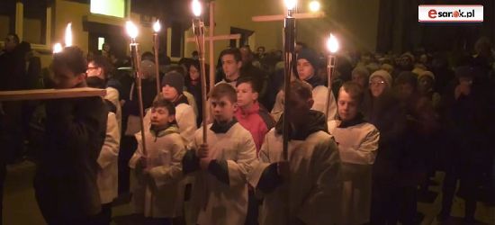 Droga krzyżowa ulicami Sanoka. Dzisiaj od 22.00 TRWA TRANSMISJA VIDEO