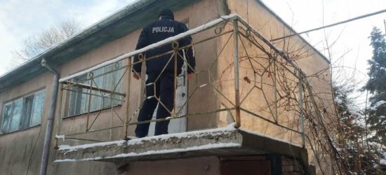 SANOK: Niskie temperatury w nocy. Policjanci pomagają bezdomnym (ZDJĘCIA)