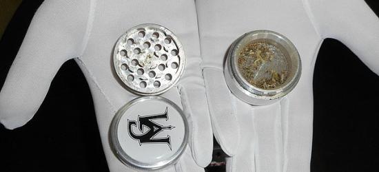 20-latek uciekał przed policją. Kierowca bez uprawnień, pasażerowie z narkotykami