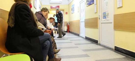 SZPITAL SANOK: Kolejkowe kontrowersje w szpitalnych punktach pobrań krwi. Będzie sprawniej po zmianach (ZDJĘCIA)
