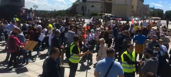 PILNE! Międzynarodowy protest przeciw przymusowi szczepień w Warszawie! NA ŻYWO