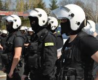 Policjanci z Sanoka w akcji na stadionie Polonii Przemyśl (ZDJĘCIA)