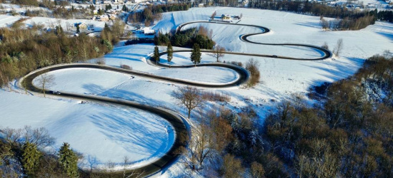 Driftowali na serpentynach. Na widok radiowozu szybko spokornieli (FOTO)