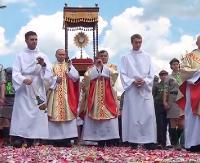 CZWARTEK: Uroczysta procesja Bożego Ciała przejdzie ulicami Sanoka (FILM)