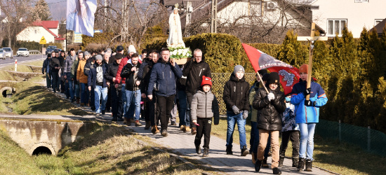 STARA WIEŚ: „Wynagradzając Niepokalanemu Sercu Maryi” (ZDJĘCIA)