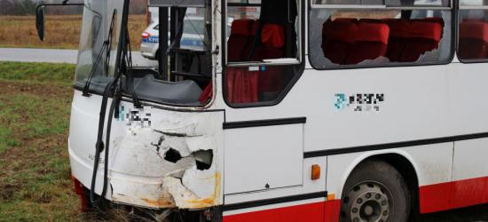AKTUALIZACJA: Groźne zderzenie dwóch autobusów. W jednym dzieci jechały do szkoły (ZDJĘCIA)
