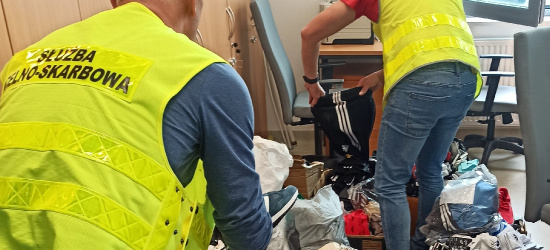 REGION: Podróbki markowych ciuchów na bazarze. Łączna wartość 58tys. zł