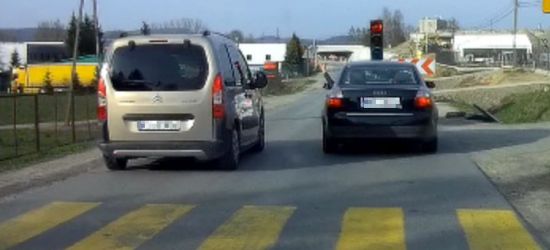 AKTUALIZACJA / SANOK: Zdenerwowani kierowcy jeżdżą „na czerwonym” (VIDEO)