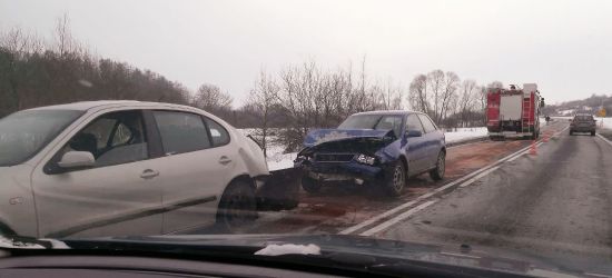 PISAROWCE: Zderzenie dwóch osobówek. Uwaga na DK 28 (FOTO)