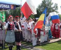 BRZOZÓW24.PL : Barwnie, muzycznie, międzynarodowo podczas festiwalu „Dzieci Gór i Dolin” (FILM)