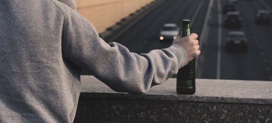 Jechał pijany, bez prawa jazdy i polisy OC. Stanie przed sądem