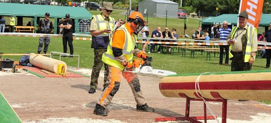 DNI ŁUPKOWA: Dźwięk pilarek, strzały z broni myśliwskiej, barwny korowód (FOTO)