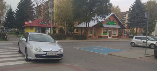 PARKOWANIE PO SANOCKU: Amatorzy parkowania na pasach… (FOTO)