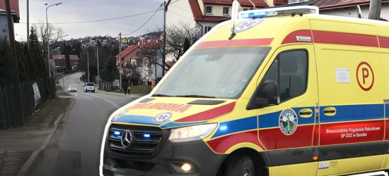 Nie było wolnej karetki, kobieta zatrzymywała samochody. „Tak będzie szybciej”