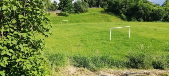 NADESŁANE: „Boiska z trawą po kolana? Kto o nie dba?” (FOTO)
