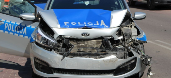 PODKARPACIE. Uciekając przed policjantami wjechał w radiowóz. Miał 3 promile