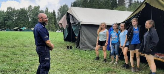 BIESZCZADY. Sanepid w asyście policji kontroluje obozy harcerskie